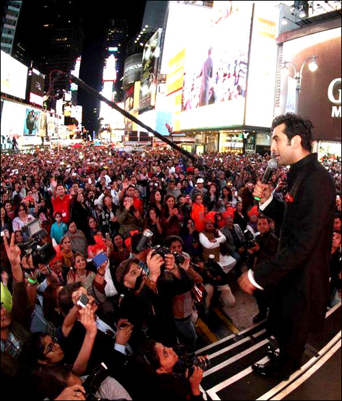check out ranbir kapoor promotes besharam in new york 2