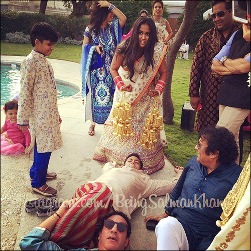 check out arpita khans wedding images 4