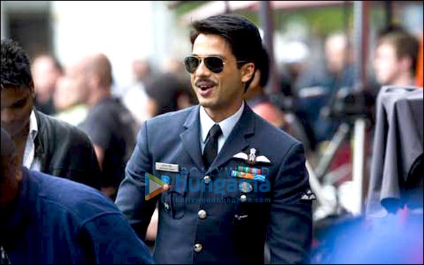 Check Out: Shahid Kapoor as Air Force Officer in Mausam - Bollywood Hungama