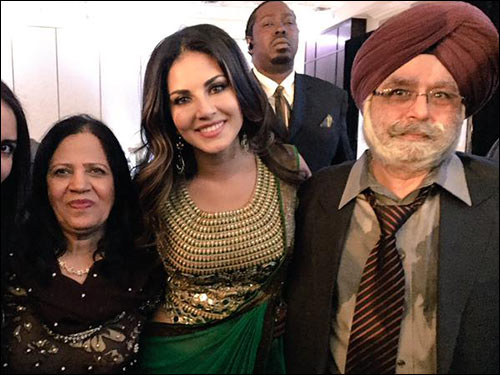 check out sunny leone and daniel weber dance at a wedding party 2