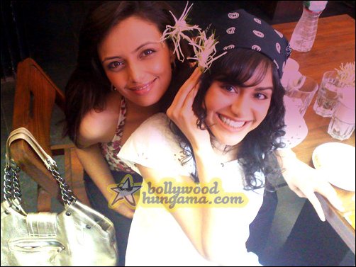 on a date with adah sharma and roshni chopra the actresses of phhir 4