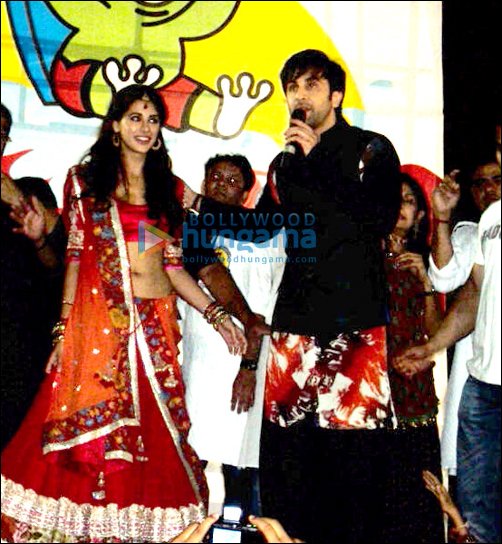 check out ranbir kapoor and nargis fakhri promote rockstar in ahmedabad 2