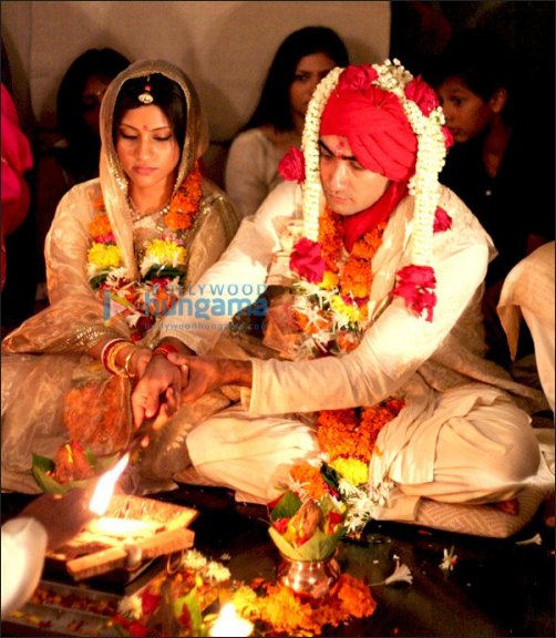 check out ranvir shorey and konkona sens wedding pictures 3