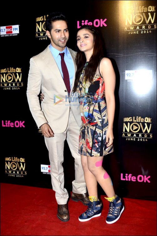 check out celebrities walking red carpet of life ok now awards 2