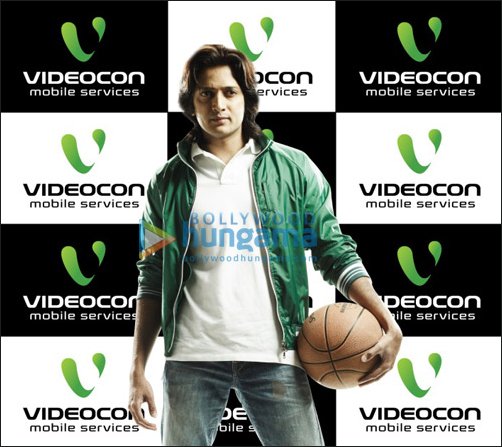 check out riteishs different looks in latest videocon mobile campaign 3