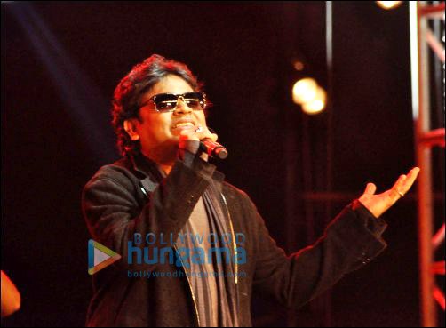 check out ranbir and rahman rock the stage at the rockstar concert 3