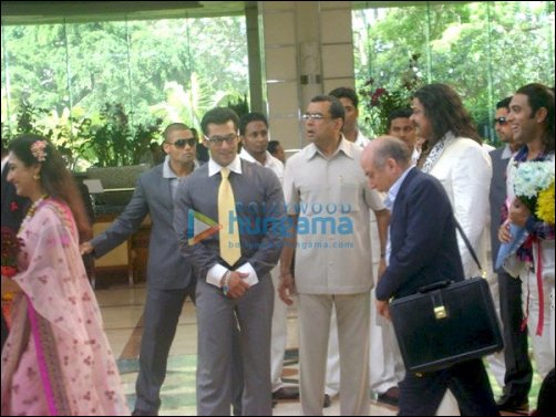 check out salman khan and asin on sets of ready 7