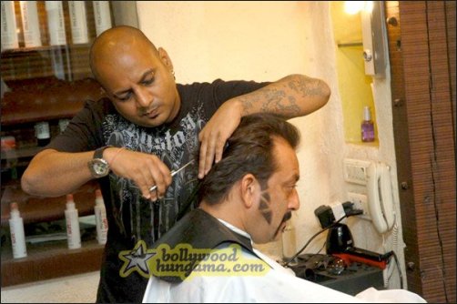 check out sanjay dutts new stylish look in luck 5
