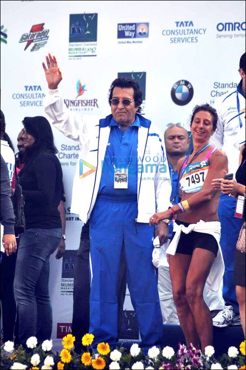 check out celebs at mumbai marathon 11