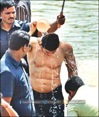 spotted aamir khans beefed up look for pk 3