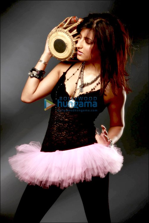 musically yours shruti haasan 5