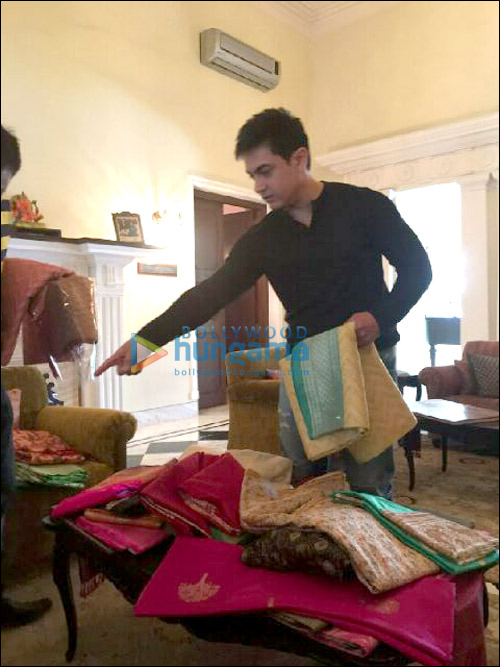 check out aamir khan buys benarasi saree for anushka sharma 2
