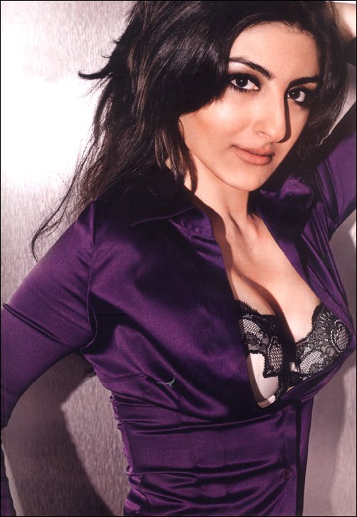 soha ali khan shows her sexiest avatar in maxim 4