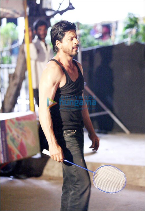 check out shah rukh khan and rohit shetty indulge in sports on the sets of dilwale 2
