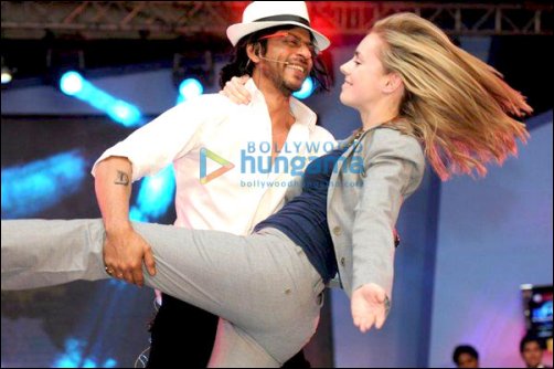 check out srk performs at iipm 3 check out srk performs at iipm 3