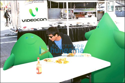 king khan has a green day with his 2 new friends chouw and mouw 5