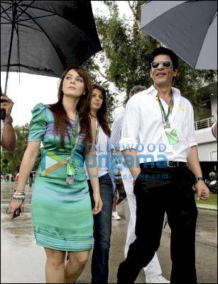 srk and minissha at sepang f1 circuit 4