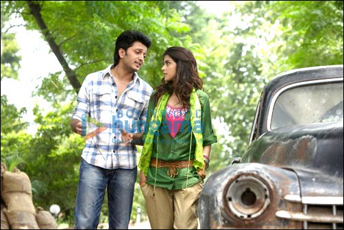 check out riteish and genelia on the sets of tere naal love ho gaya 2