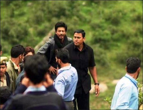 Check Out: SRK shoots in the valleys of Kashmir