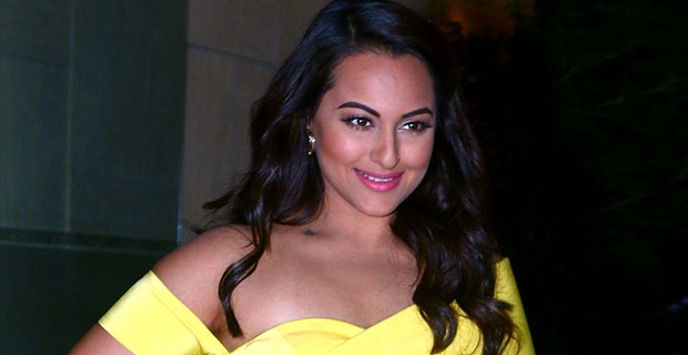 Sonakshi Sinha At ’61st Britannia Filmfare Awards 2015′