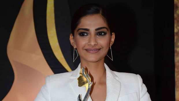 Sonam Kapoor At ‘Women Of Worth Awards 2016’