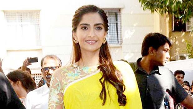 Sonam Kapoor Promotes ‘Neerja’ At R D National College
