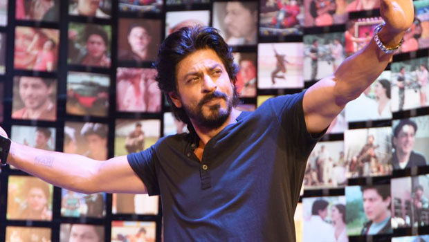 Hilarious: How Delhi Residents Reacted When They Saw SRK Shooting As Gaurav