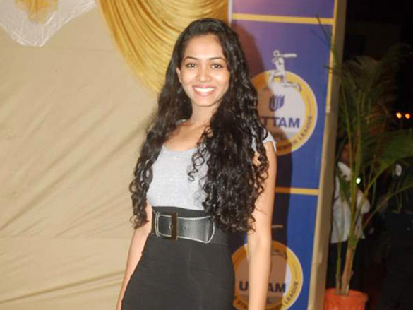 sayali bhagat and sara khan at senor n senoritas grand finale 5