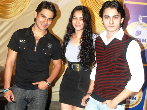 sayali bhagat and sara khan at senor n senoritas grand finale 14