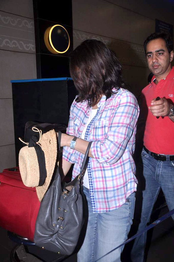 preity zinta snapped at the airport 7