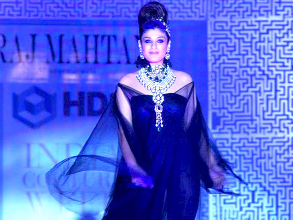 raveena walks for raj mahtani at hdil india couture week 2010 7