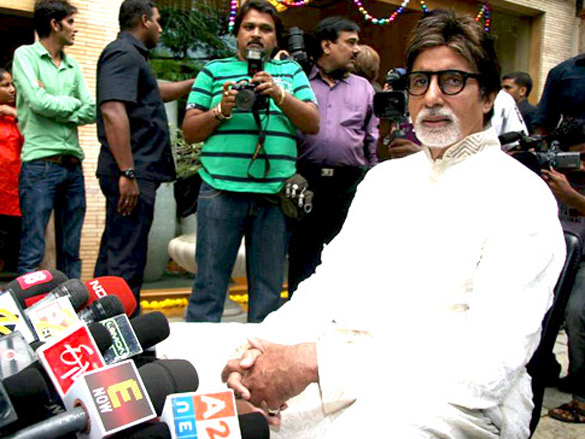 amitabh bachchan celebrates birthday with media 4