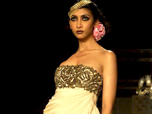 ayesha deepalas show at hdil india couture week 2010 8