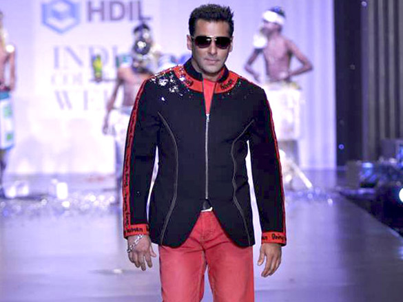 salmans being human show at hdil india couture week 2010 28