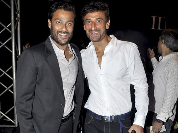 arjun rampal walks for shahab durazi at hdil india couture week 2010 12