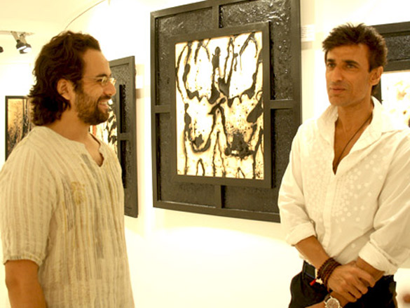 kunal rahul nausheen mona and satya at simran ks lambas art event 8