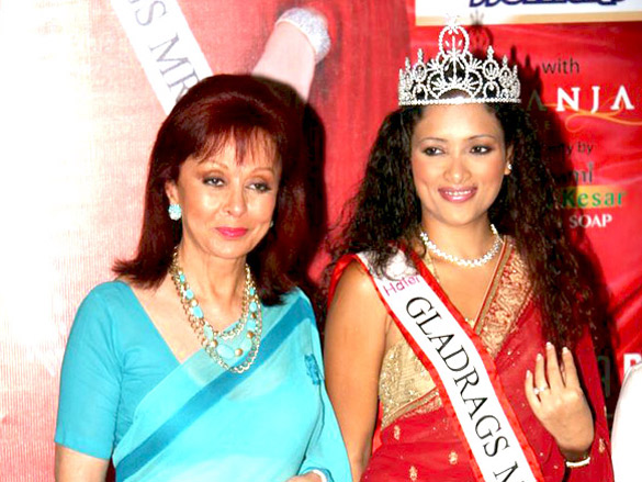 maureen wadia unveils gladrags mrs india contestants 8