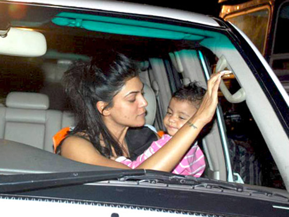 sushmita sen leaves with her kids after the vero moda show 7