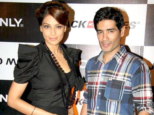 bipasha basu and manish malhotra at vero moda model auditions 3