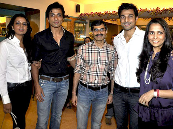 chitrangda gul and vidya malvade grace roopa vohras collection launch 6