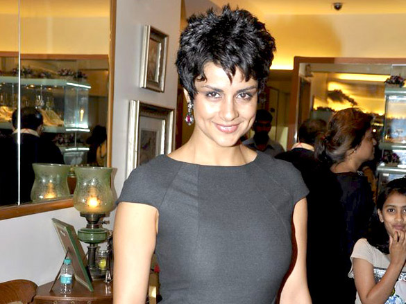 chitrangda gul and vidya malvade grace roopa vohras collection launch 9