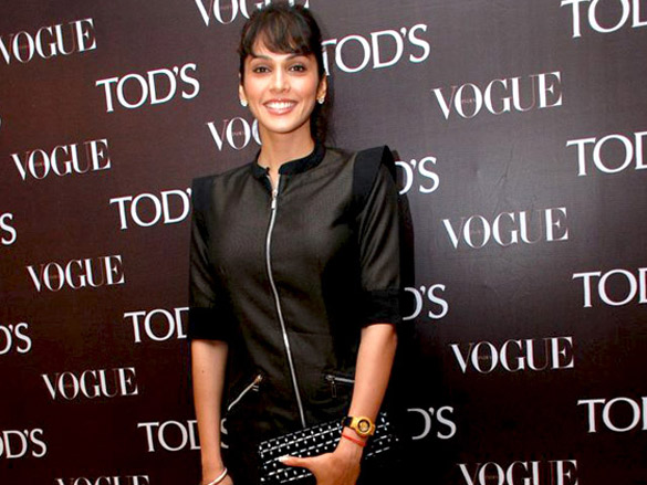 eesha koppikhar and suzanne roshan at the launch of tods collection 2