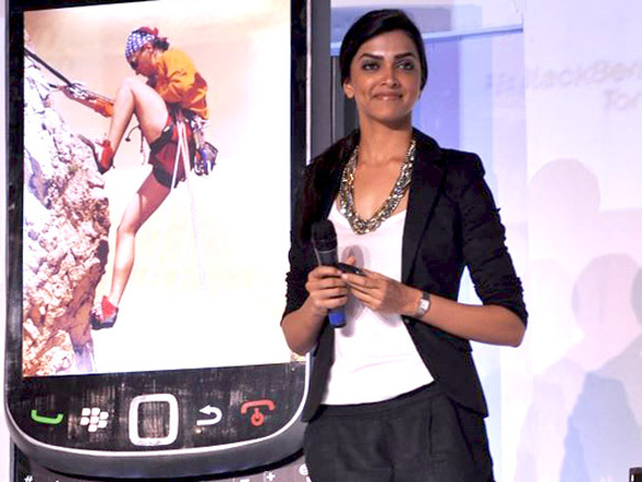 deepika padukone unveils the new blackberry torc 7
