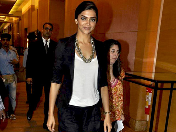 deepika padukone unveils the new blackberry torc 12
