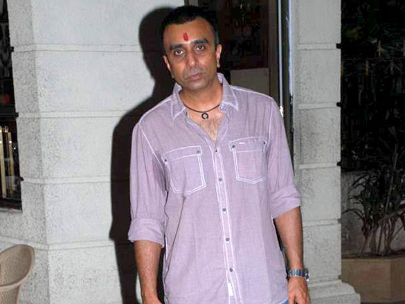 celebs at sanjay dutts mata ki chowki 16
