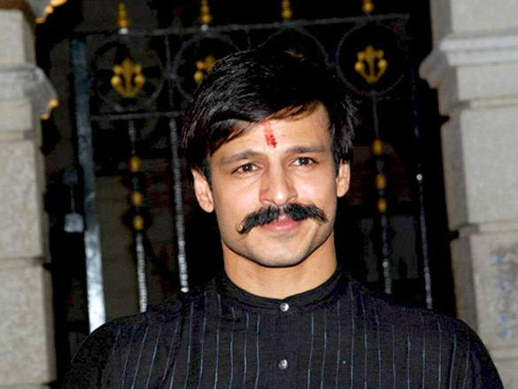 celebs at sanjay dutts mata ki chowki 27