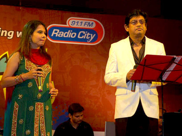 randhir kapoor and amit kumar launch radio citys cd kal bhi aaj bhi classics 7