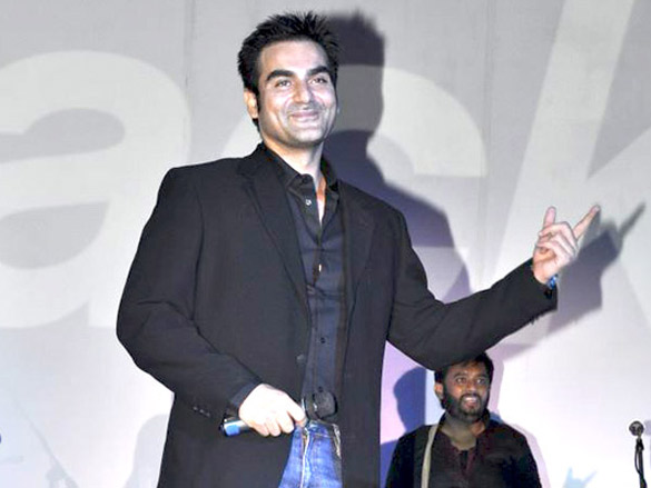 deepika and malaika sizzle at blackberry torch launch celebrations 8