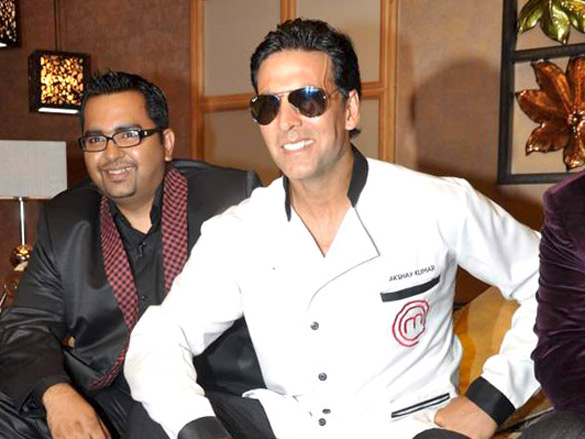 akshay kumar on the set of amul master chef india 4