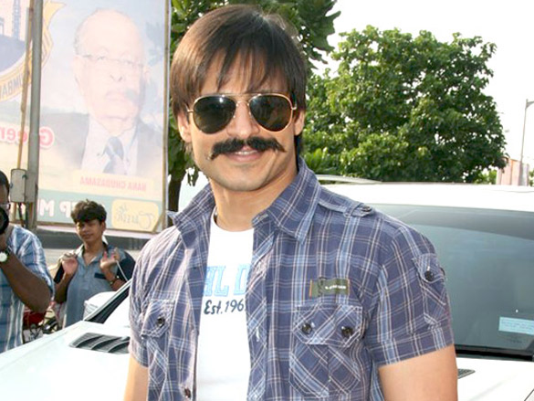vivek oberoi and shaina nc at a tree plantation drive 6
